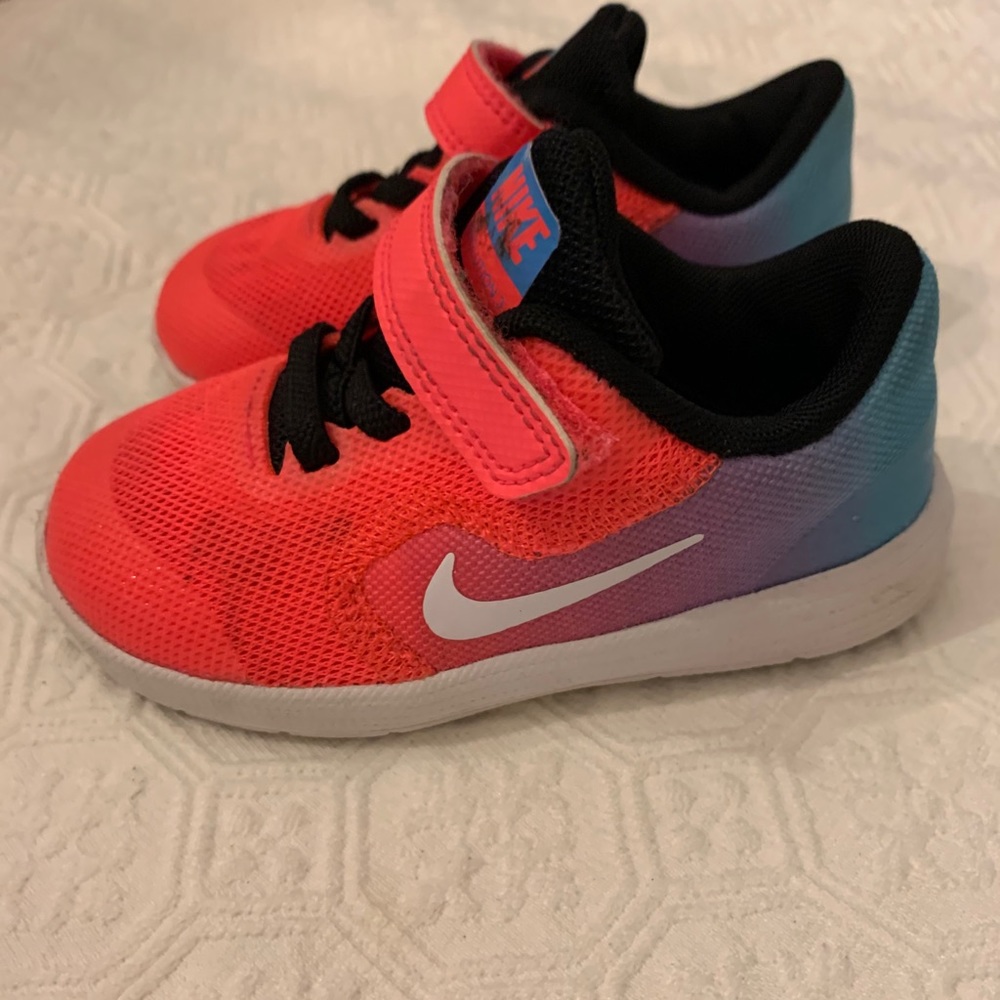 Girls 6c Nike sneakers